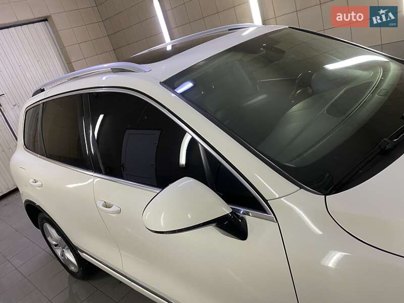 Внедорожник / Кроссовер Volkswagen Touareg 2011 в Умани
