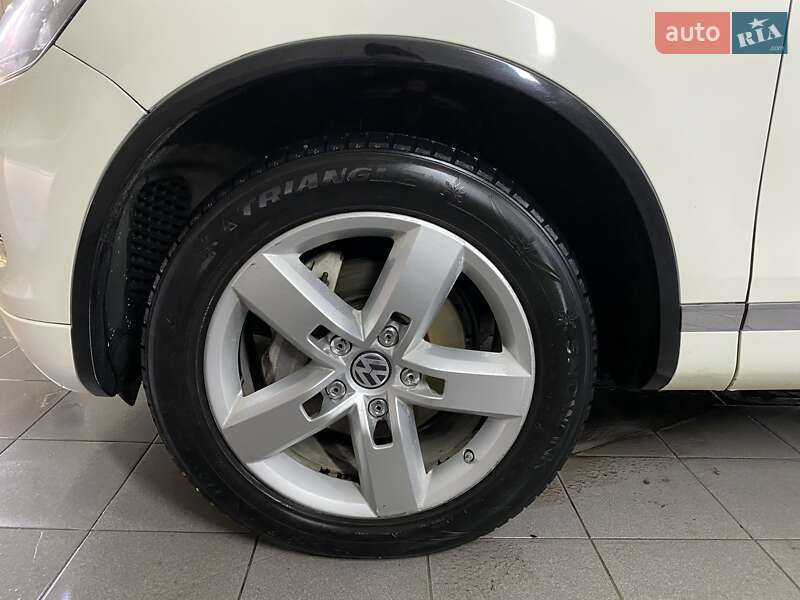 Внедорожник / Кроссовер Volkswagen Touareg 2011 в Умани