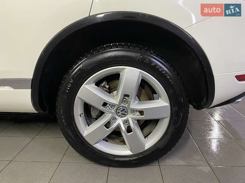 Внедорожник / Кроссовер Volkswagen Touareg 2011 в Умани
