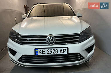 Позашляховик / Кросовер Volkswagen Touareg 2015 в Кривому Розі