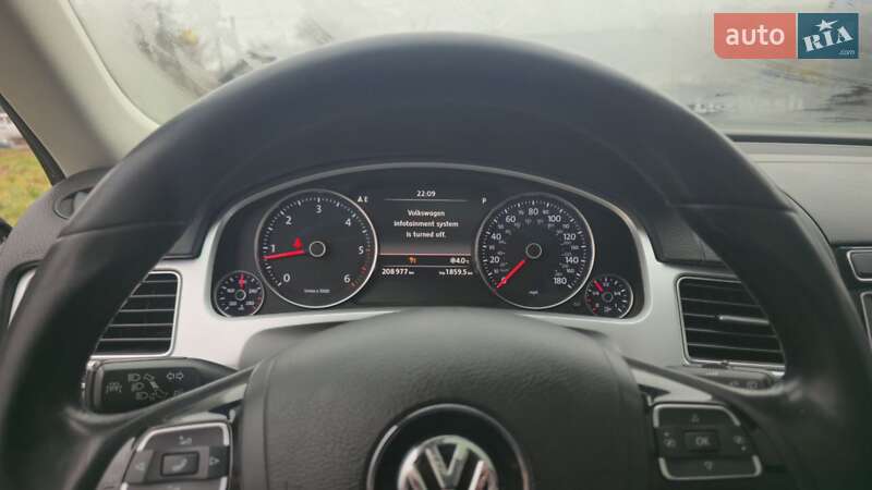Внедорожник / Кроссовер Volkswagen Touareg 2014 в Львове