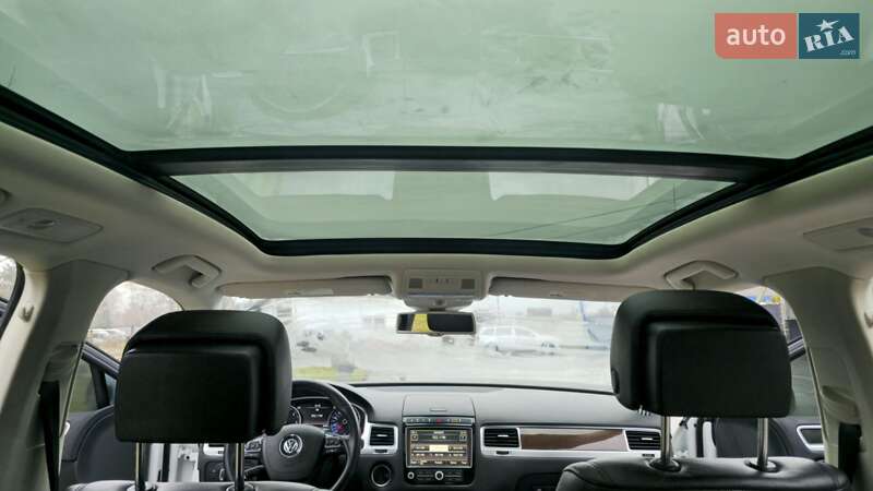 Внедорожник / Кроссовер Volkswagen Touareg 2014 в Львове