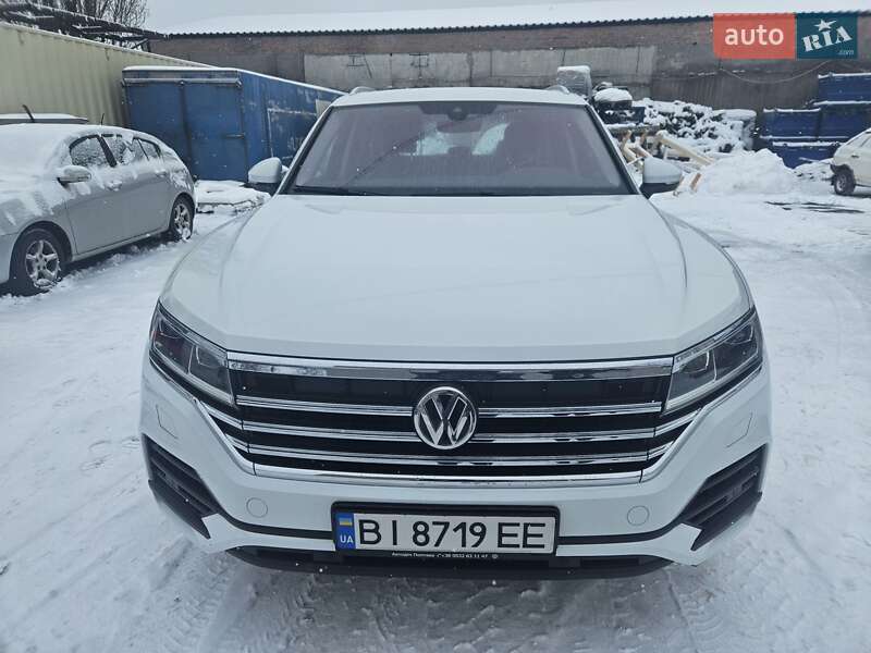 Позашляховик / Кросовер Volkswagen Touareg 2019 в Полтаві