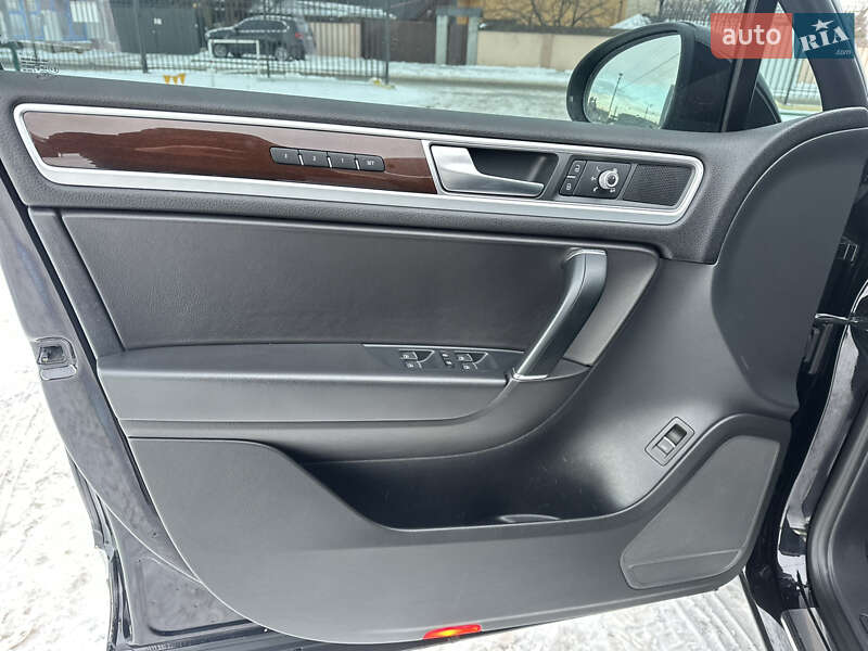 Внедорожник / Кроссовер Volkswagen Touareg 2018 в Киеве фото 15 Внедорожник / Кроссовер Volkswagen Touareg 2018 в Киеве