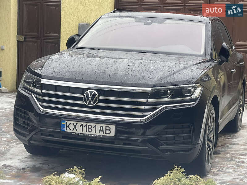 Позашляховик / Кросовер Volkswagen Touareg 2021 в Харкові