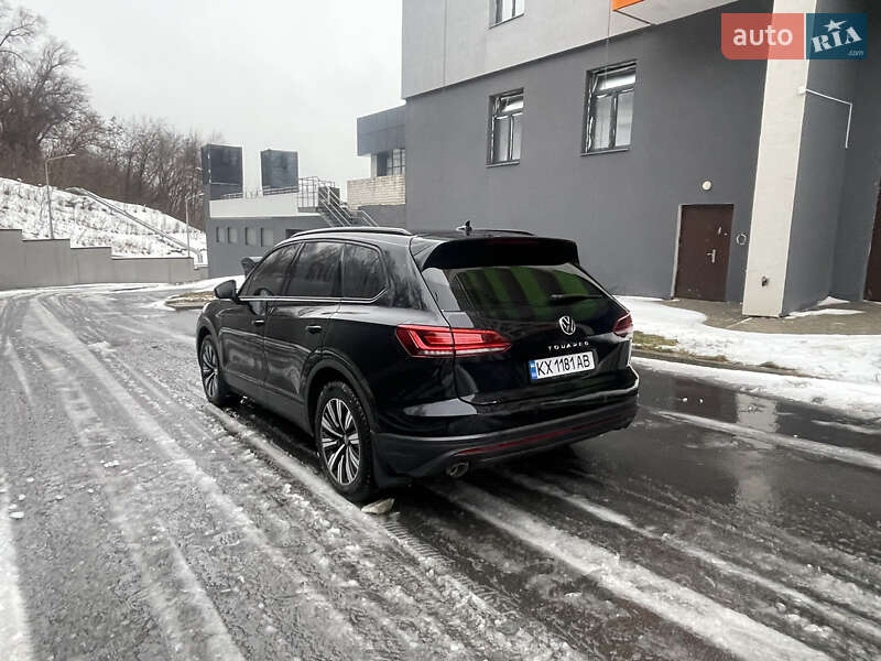 Позашляховик / Кросовер Volkswagen Touareg 2021 в Харкові