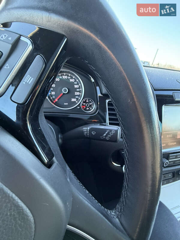 Позашляховик / Кросовер Volkswagen Touareg 2012 в Тернополі