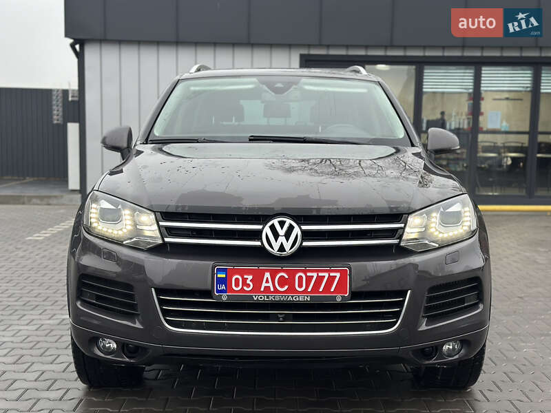 Внедорожник / Кроссовер Volkswagen Touareg 2011 в Владимире
