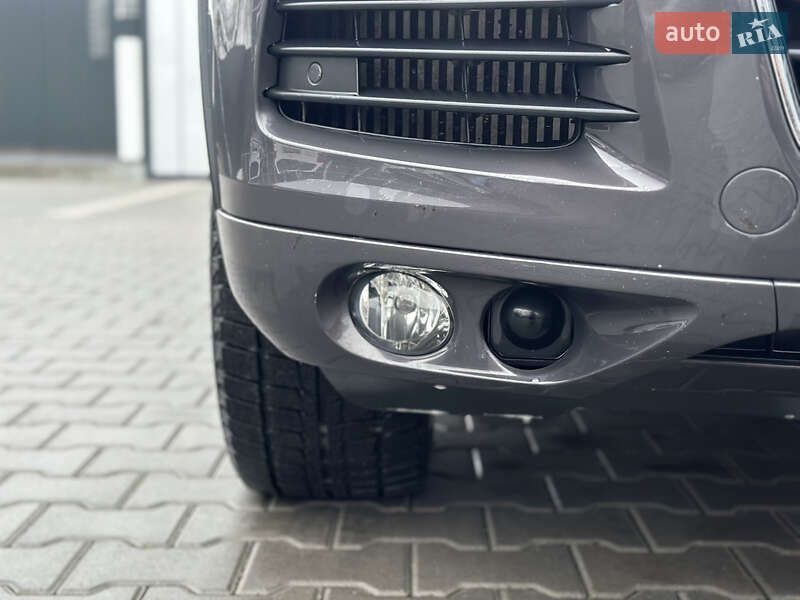 Внедорожник / Кроссовер Volkswagen Touareg 2011 в Владимире