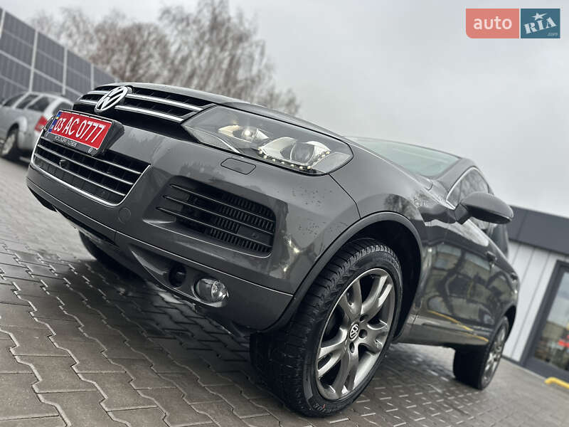 Внедорожник / Кроссовер Volkswagen Touareg 2011 в Владимире