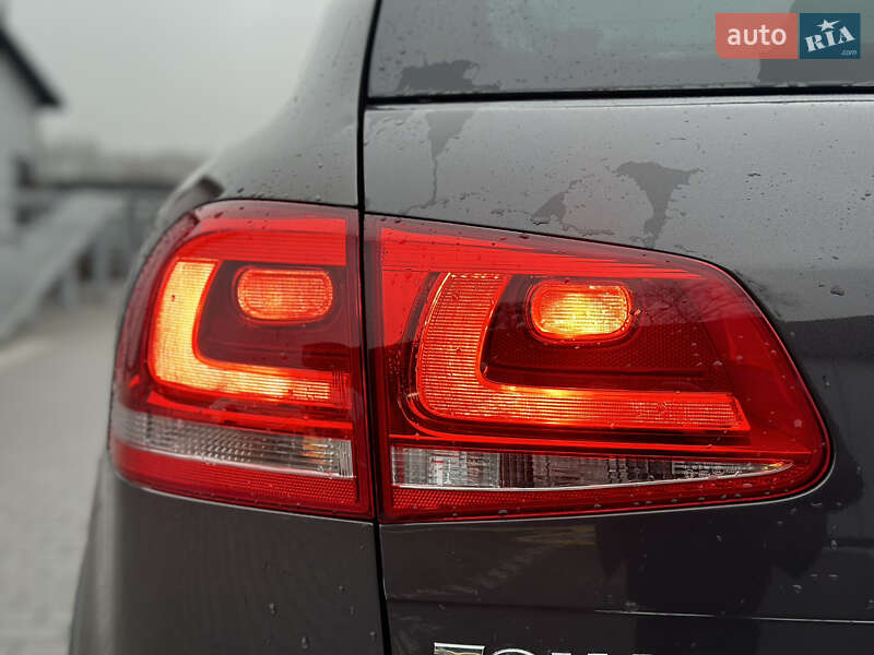 Внедорожник / Кроссовер Volkswagen Touareg 2011 в Владимире