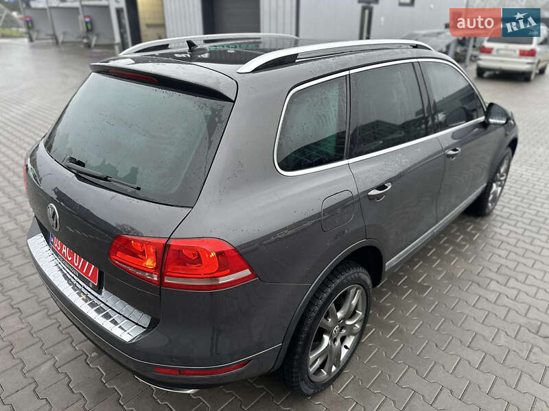Внедорожник / Кроссовер Volkswagen Touareg 2011 в Владимире