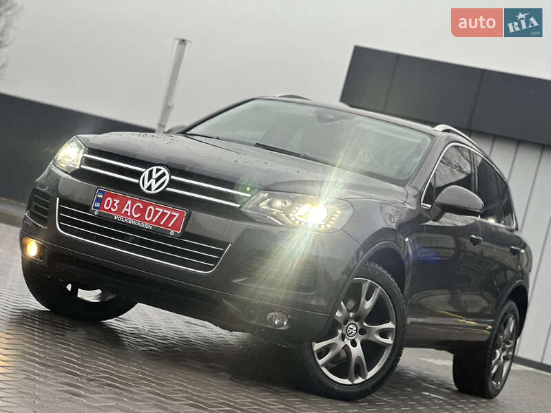 Внедорожник / Кроссовер Volkswagen Touareg 2011 в Владимире
