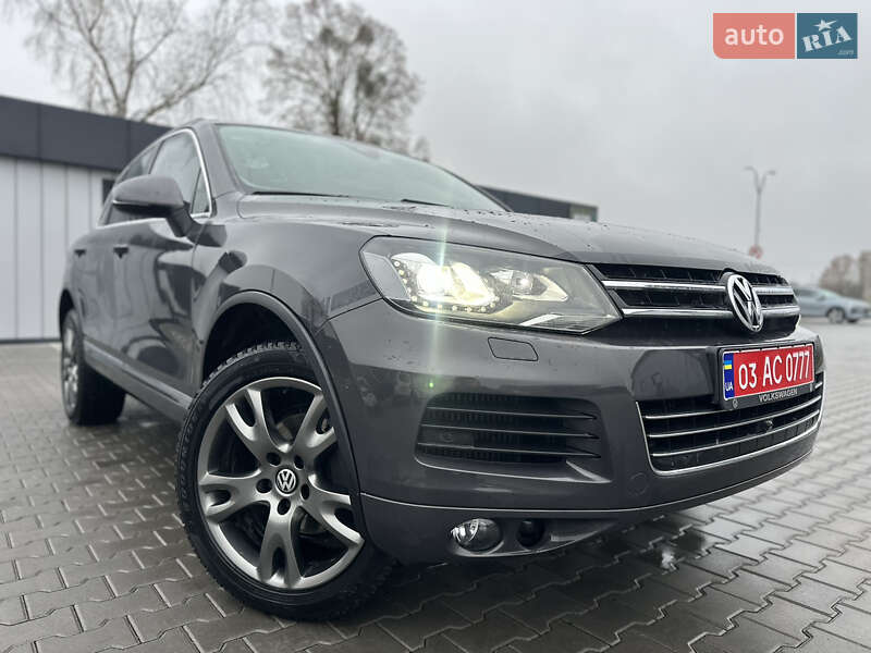 Внедорожник / Кроссовер Volkswagen Touareg 2011 в Владимире