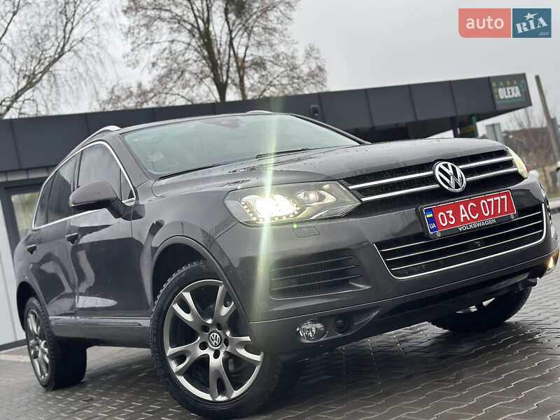 Внедорожник / Кроссовер Volkswagen Touareg 2011 в Владимире