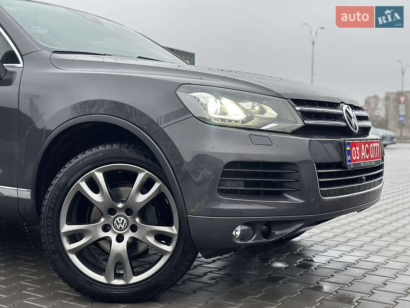 Внедорожник / Кроссовер Volkswagen Touareg 2011 в Владимире