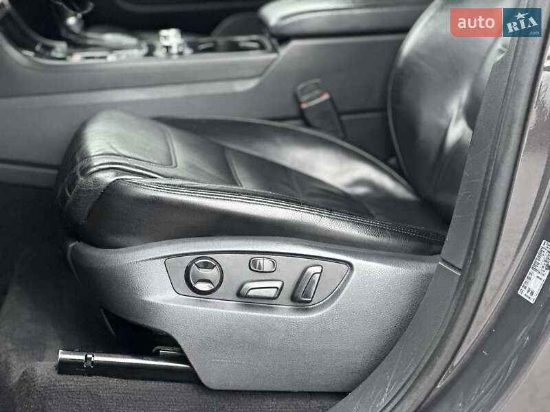 Внедорожник / Кроссовер Volkswagen Touareg 2011 в Владимире