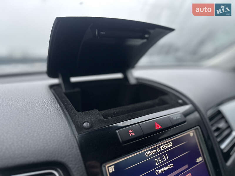 Внедорожник / Кроссовер Volkswagen Touareg 2011 в Владимире