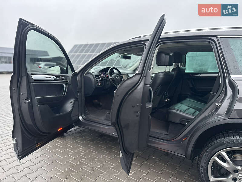 Внедорожник / Кроссовер Volkswagen Touareg 2011 в Владимире