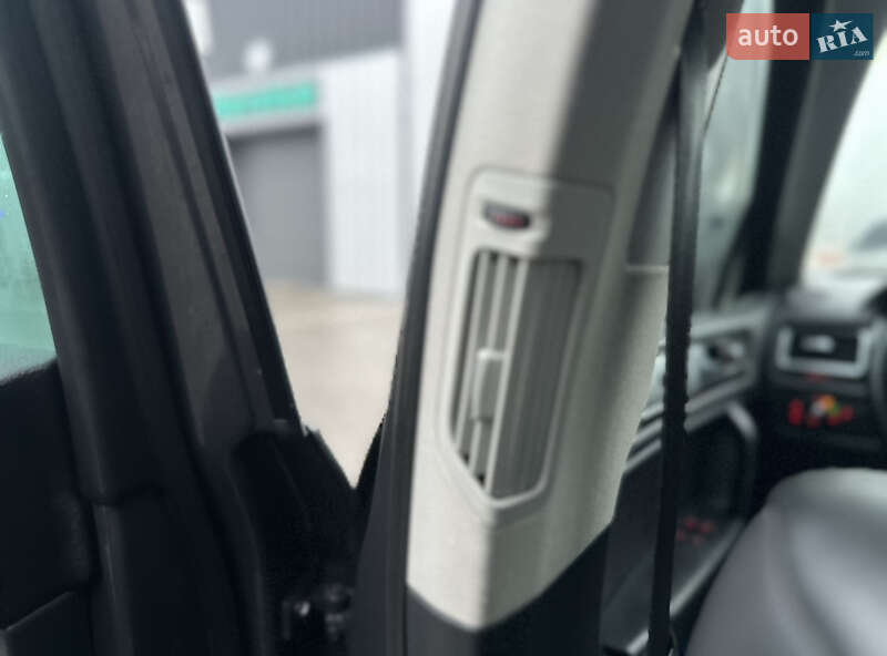 Внедорожник / Кроссовер Volkswagen Touareg 2011 в Владимире