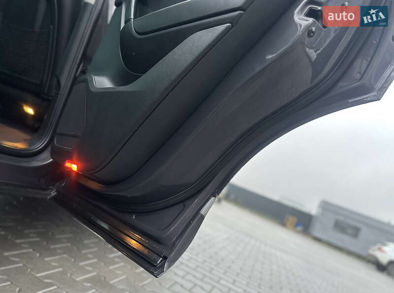 Внедорожник / Кроссовер Volkswagen Touareg 2011 в Владимире