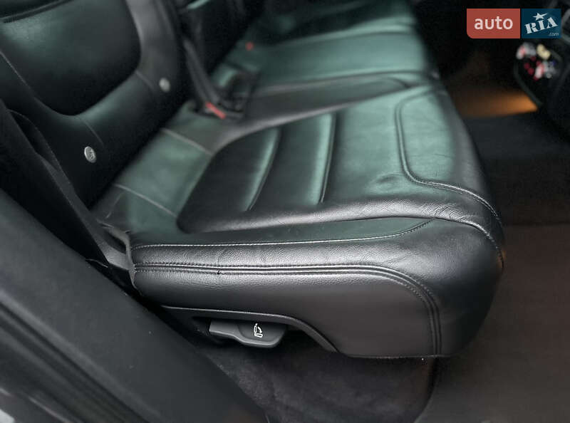 Внедорожник / Кроссовер Volkswagen Touareg 2011 в Владимире