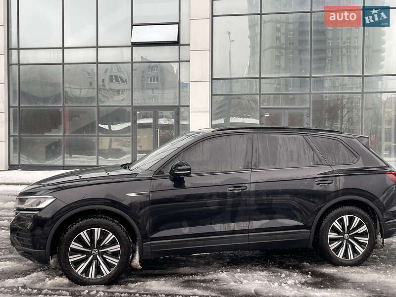 Позашляховик / Кросовер Volkswagen Touareg 2021 в Харкові