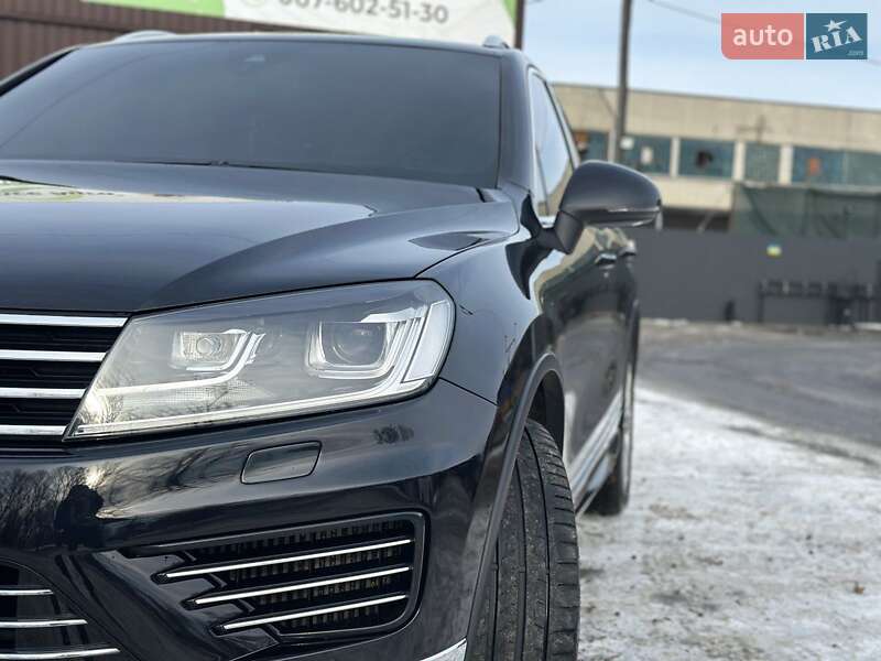 Внедорожник / Кроссовер Volkswagen Touareg 2015 в Первомайске