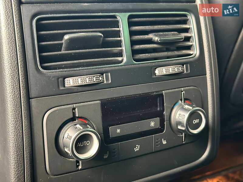 Внедорожник / Кроссовер Volkswagen Touareg 2015 в Первомайске