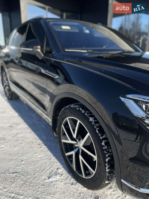 Позашляховик / Кросовер Volkswagen Touareg 2020 в Львові