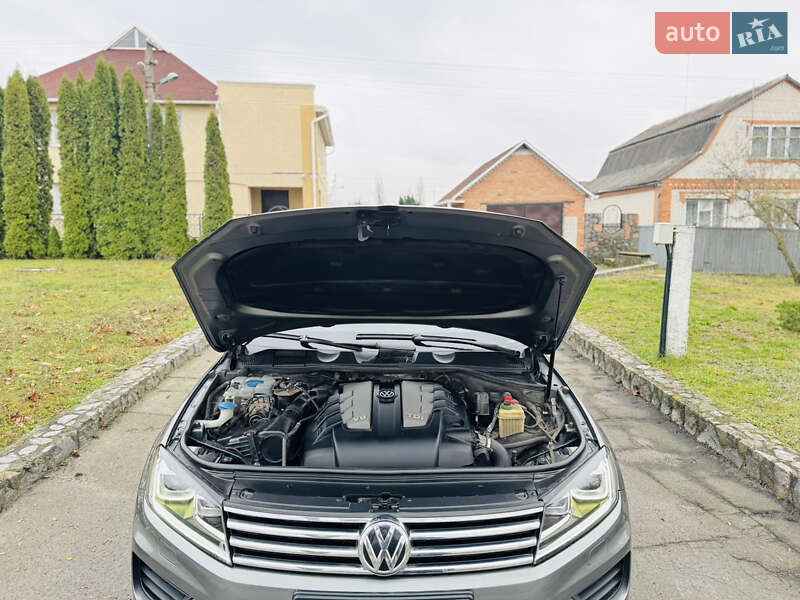 Внедорожник / Кроссовер Volkswagen Touareg 2016 в Ромнах