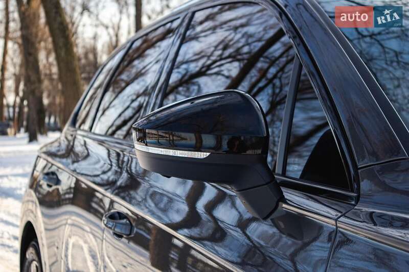 Внедорожник / Кроссовер Volkswagen Touareg 2019 в Киеве