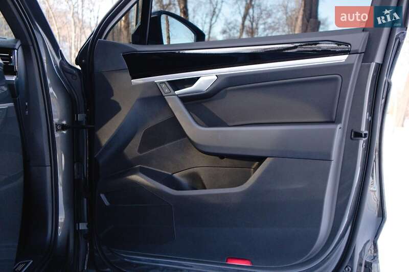 Внедорожник / Кроссовер Volkswagen Touareg 2019 в Киеве