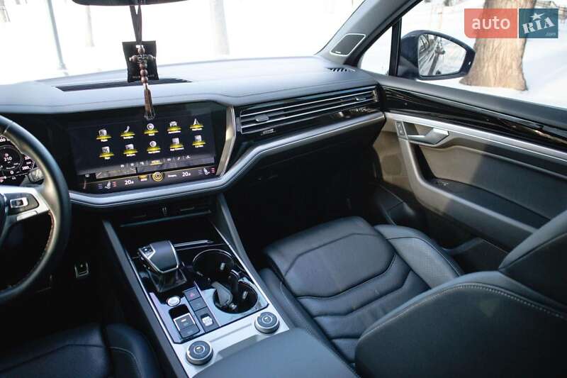 Внедорожник / Кроссовер Volkswagen Touareg 2019 в Киеве