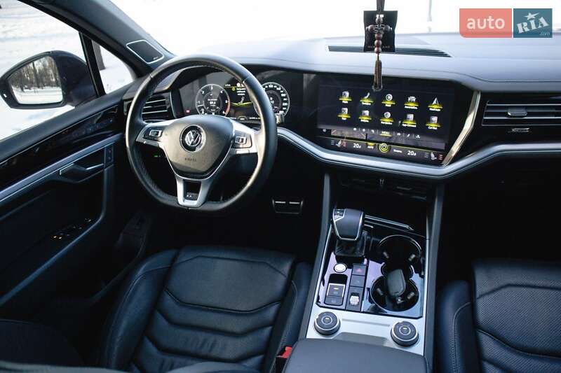 Внедорожник / Кроссовер Volkswagen Touareg 2019 в Киеве