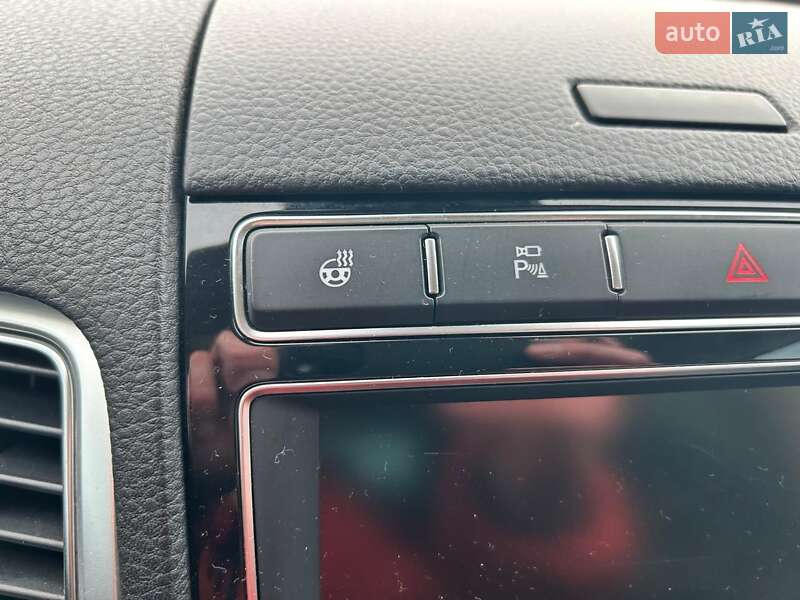 Внедорожник / Кроссовер Volkswagen Touareg 2015 в Киеве фото 16 Внедорожник / Кроссовер Volkswagen Touareg 2015 в Киеве
