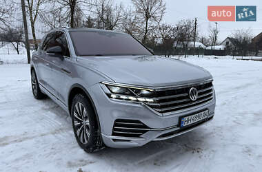 Позашляховик / Кросовер Volkswagen Touareg 2019 в Києві