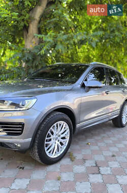 Позашляховик / Кросовер Volkswagen Touareg 2015 в Ширяєвому