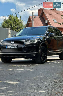 Позашляховик / Кросовер Volkswagen Touareg 2016 в Києві