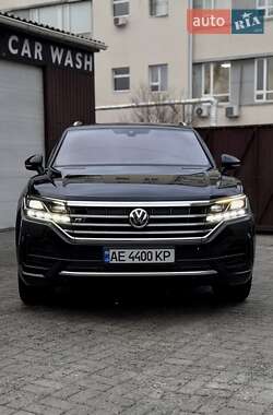 Позашляховик / Кросовер Volkswagen Touareg 2019 в Дніпрі