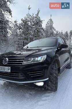 Внедорожник / Кроссовер Volkswagen Touareg 2015 в Киеве