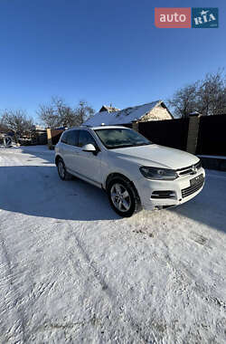 Внедорожник / Кроссовер Volkswagen Touareg 2013 в Киеве