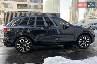 Внедорожник / Кроссовер Volkswagen Touareg 2020 в Киеве