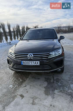 Позашляховик / Кросовер Volkswagen Touareg 2016 в Ужгороді