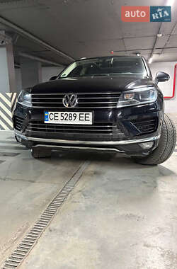 Позашляховик / Кросовер Volkswagen Touareg 2015 в Чернівцях