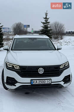 Внедорожник / Кроссовер Volkswagen Touareg 2018 в Киеве