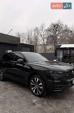 Позашляховик / Кросовер Volkswagen Touareg 2019 в Києві