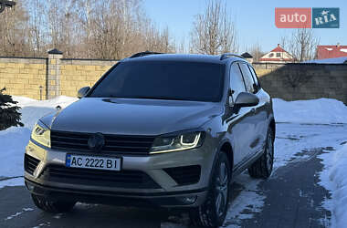 Внедорожник / Кроссовер Volkswagen Touareg 2015 в Любомле