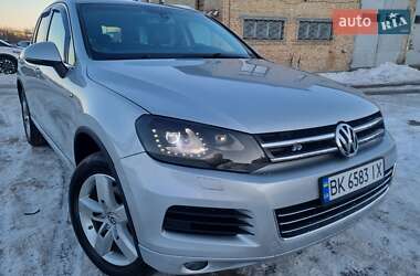 Позашляховик / Кросовер Volkswagen Touareg 2012 в Рівному
