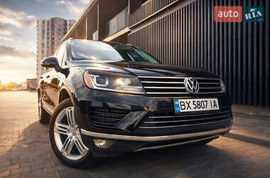 Внедорожник / Кроссовер Volkswagen Touareg 2014 в Черкассах